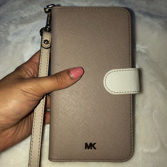 Michael Kors Accessories - Michael Kors iPhone 8 Plus Wallet Case